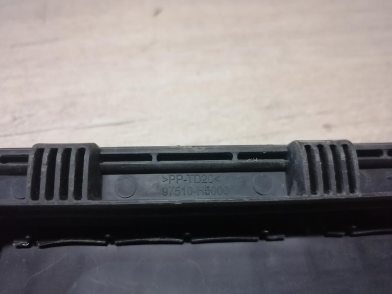 Rio 4 №1 решетка вентиляции багажника клапан