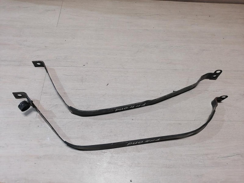 Rio 4 №1 крепление бензобака к-кт