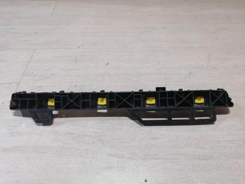 Rio 4 №1 крепление заднего бампера левое