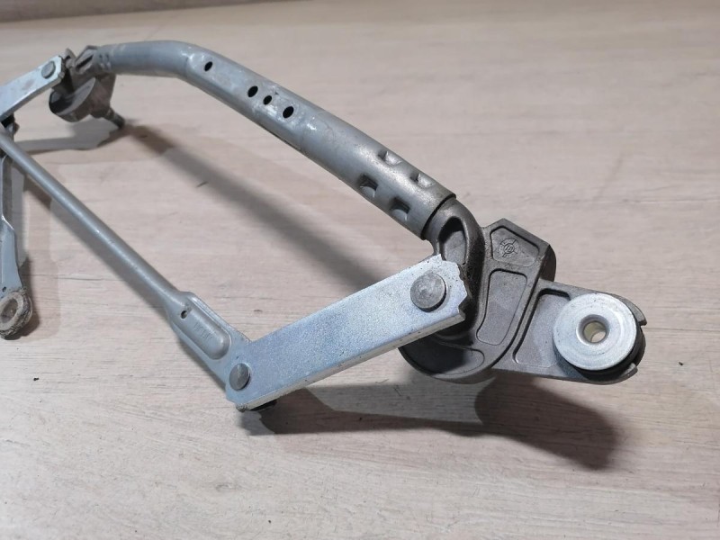 Rio 4 №1 трапеция дворников деф