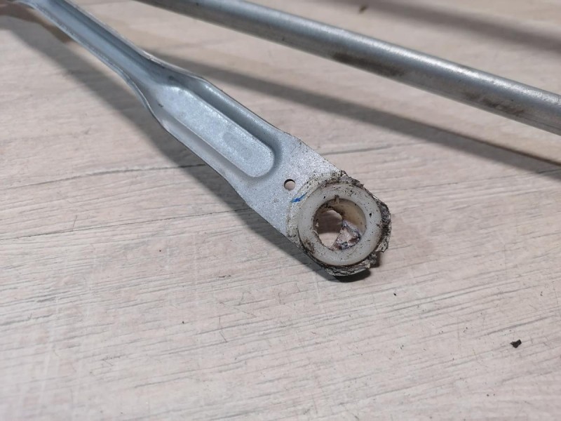 Rio 4 №1 трапеция дворников деф