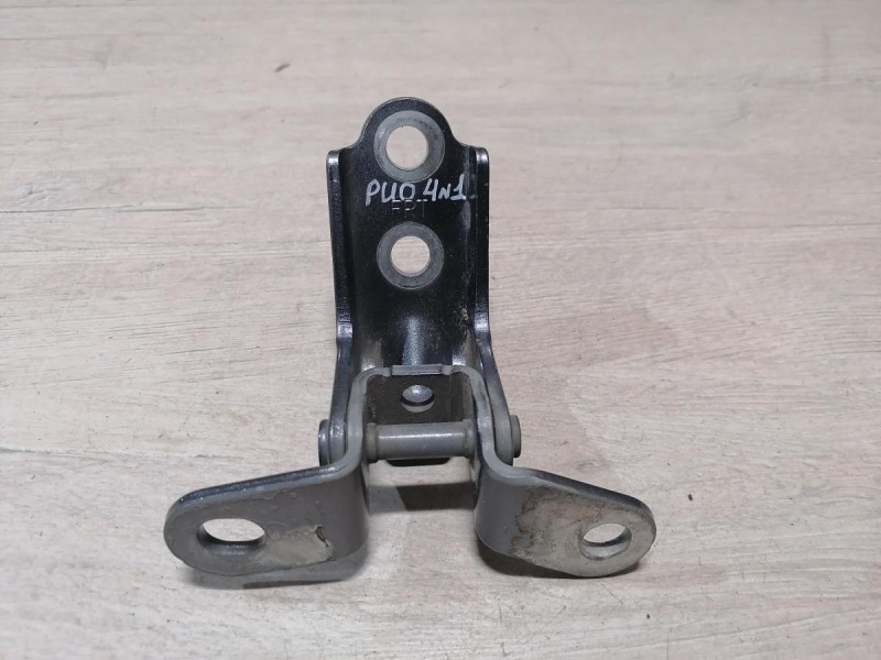 Rio 4 №1 петля двери задняя правая нижняя