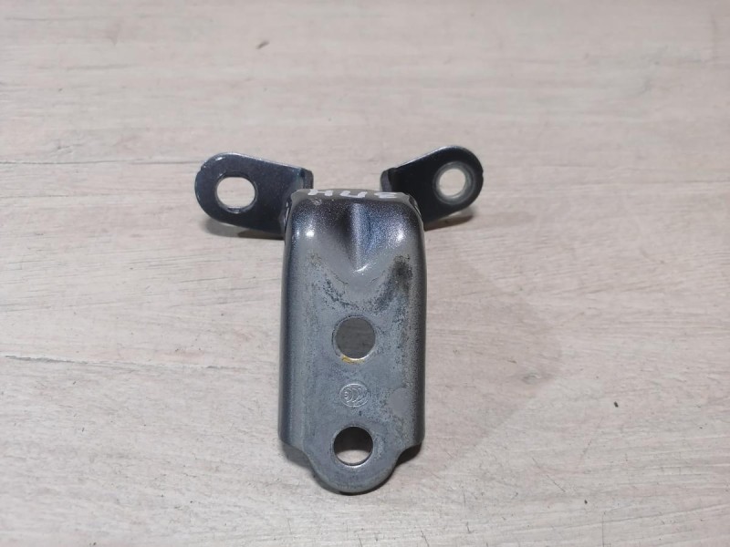 Rio 4 №1 петля двери задняя правая нижняя