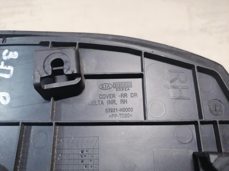 Rio 4 №1 накладка двери внутренняя задняя правая