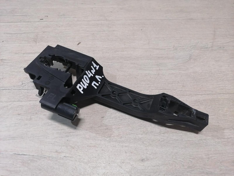 Rio 4 №1 кронштейн ручки двери передний левый