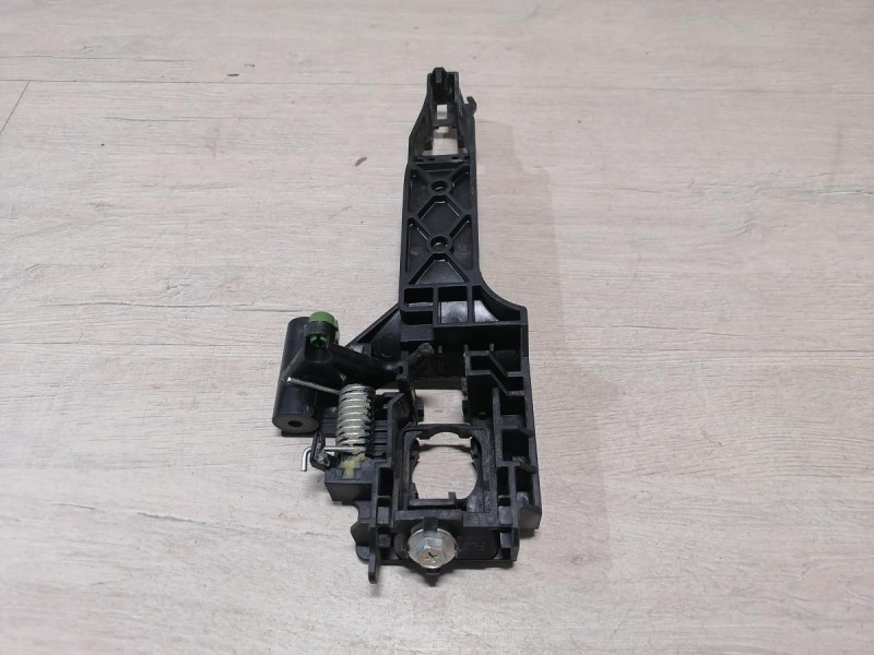 Rio 4 №1 кронштейн ручки двери передний левый