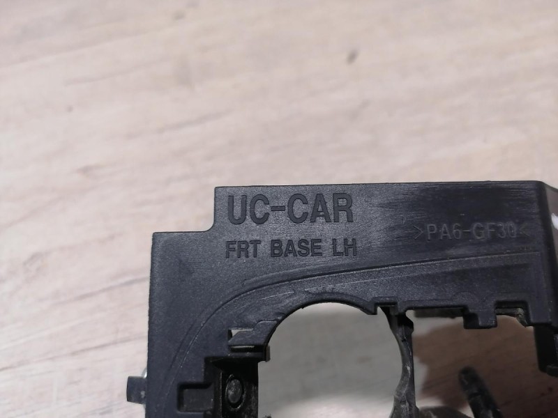 Rio 4 №1 кронштейн ручки двери передний левый