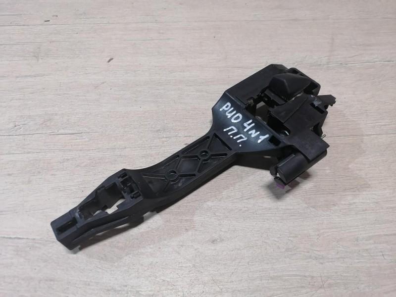 Rio 4 №1 кронштейн ручки двери передний правый