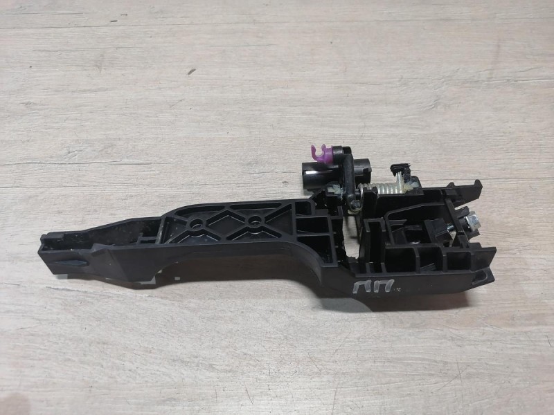 Rio 4 №1 кронштейн ручки двери передний правый