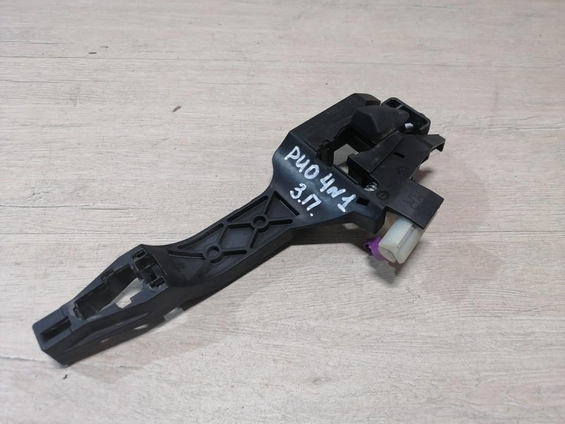 Rio 4 №1 кронштейн ручки двери задний правый