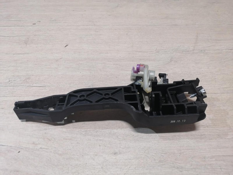 Rio 4 №1 кронштейн ручки двери задний правый