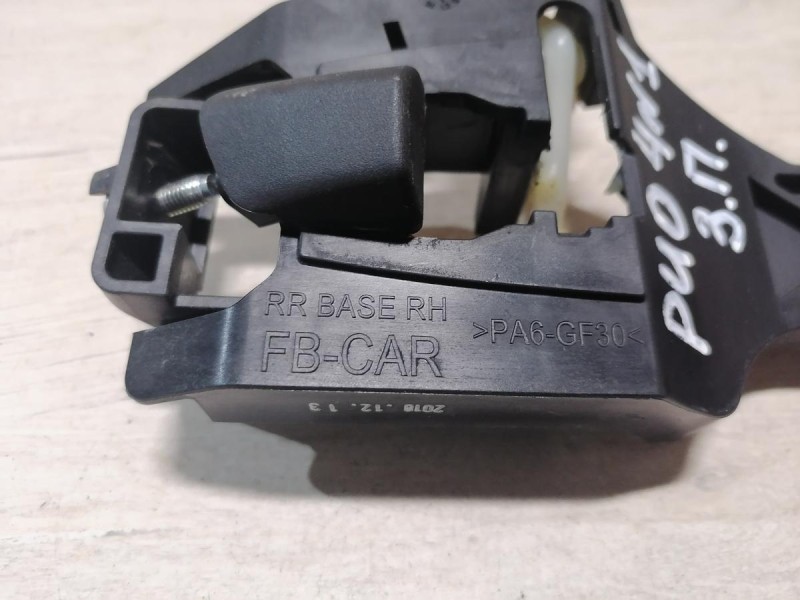 Rio 4 №1 кронштейн ручки двери задний правый