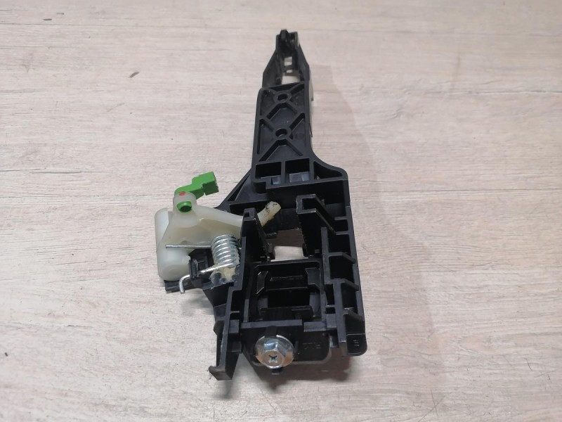 Rio 4 №1 кронштейн ручки двери задний левый