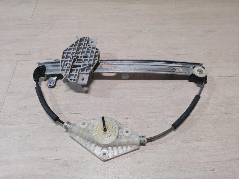 Rio 4 №1 стеклоподъемник задний правый эл