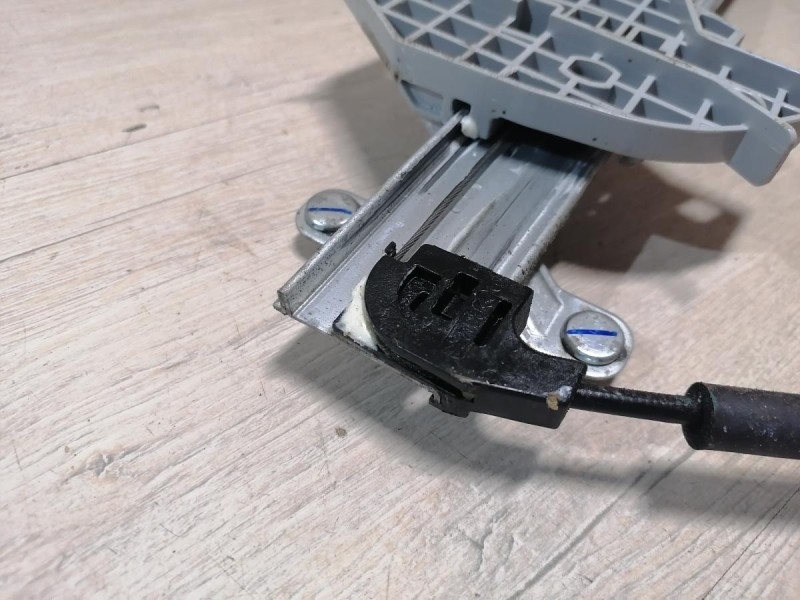 Rio 4 №1 стеклоподъемник задний правый эл