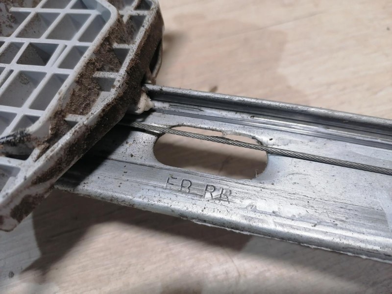 Rio 4 №1 стеклоподъемник задний правый эл