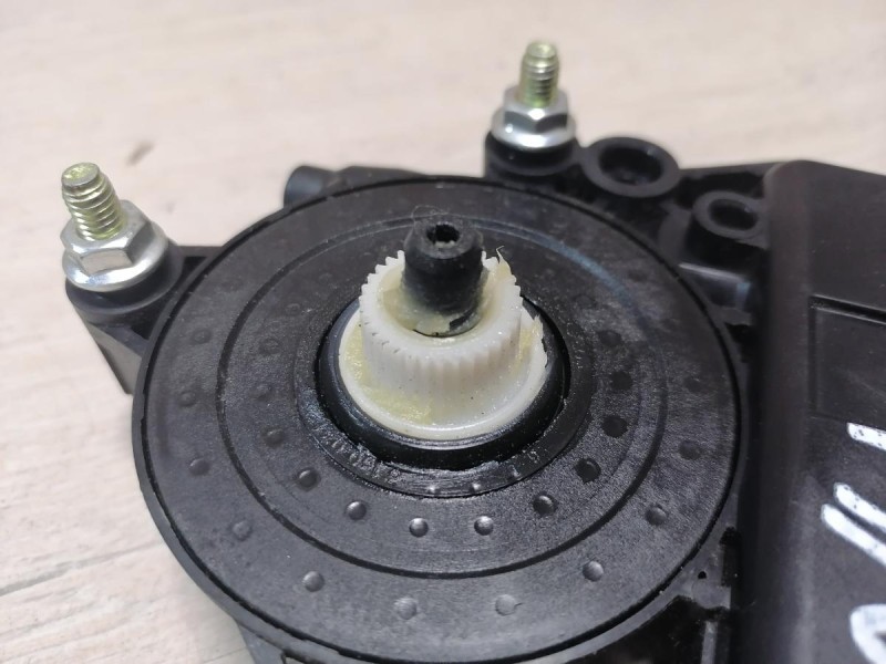 Rio 4 №1 моторчик стеклоподъемника передний левый