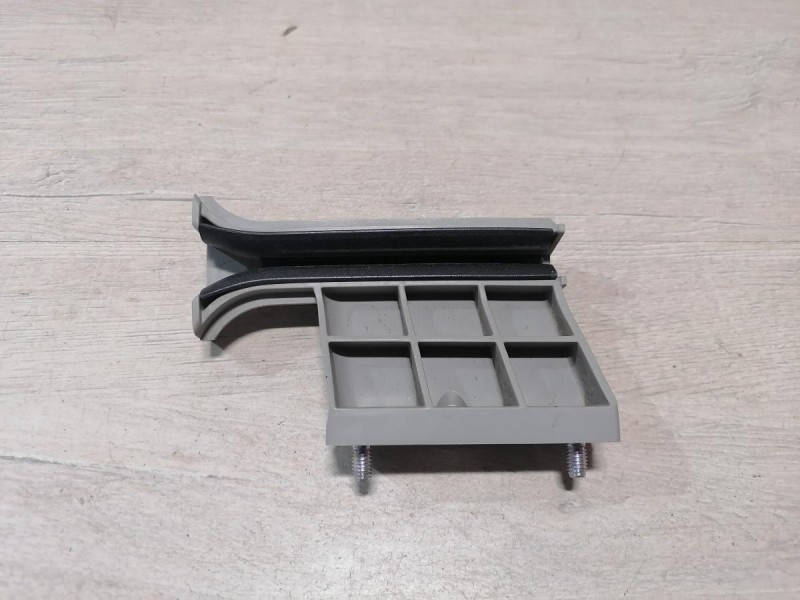 Rio 4 №1 направляющая стекла двери передняя левая