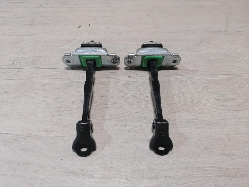 Rio 4 №1 ограничитель двери передний