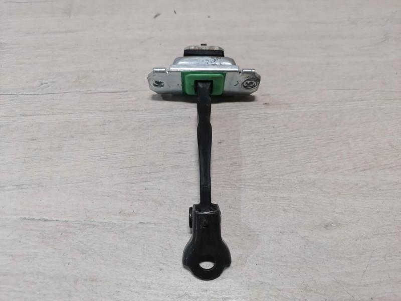 Rio 4 №1 ограничитель двери передний