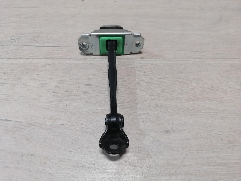 Rio 4 №1 ограничитель двери передний