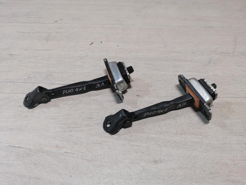 Rio 4 №1 ограничитель двери задний