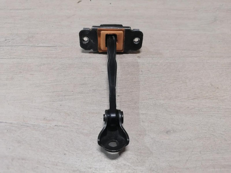 Rio 4 №1 ограничитель двери задний