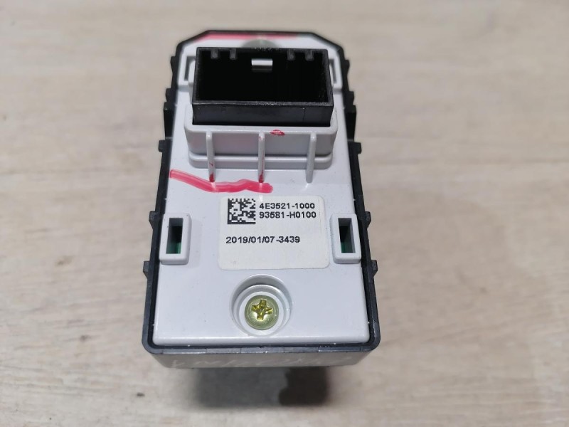 Rio 4 №1 кнопка стеклоподъемника