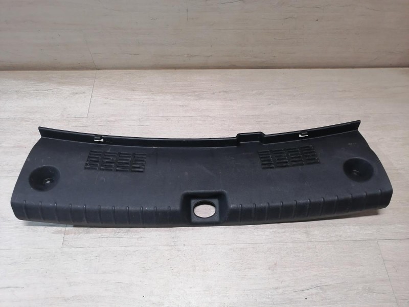 Rio 4 №1 обшивка задней панели накладка