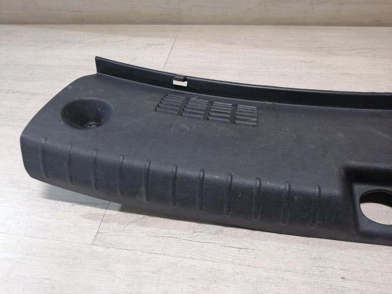 Rio 4 №1 обшивка задней панели накладка