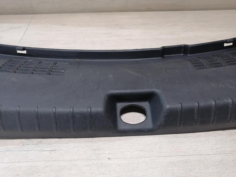 Rio 4 №1 обшивка задней панели накладка