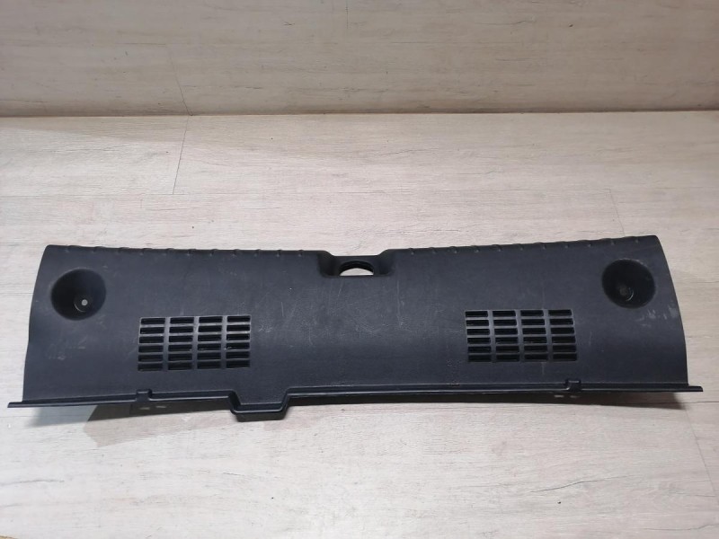 Rio 4 №1 обшивка задней панели накладка