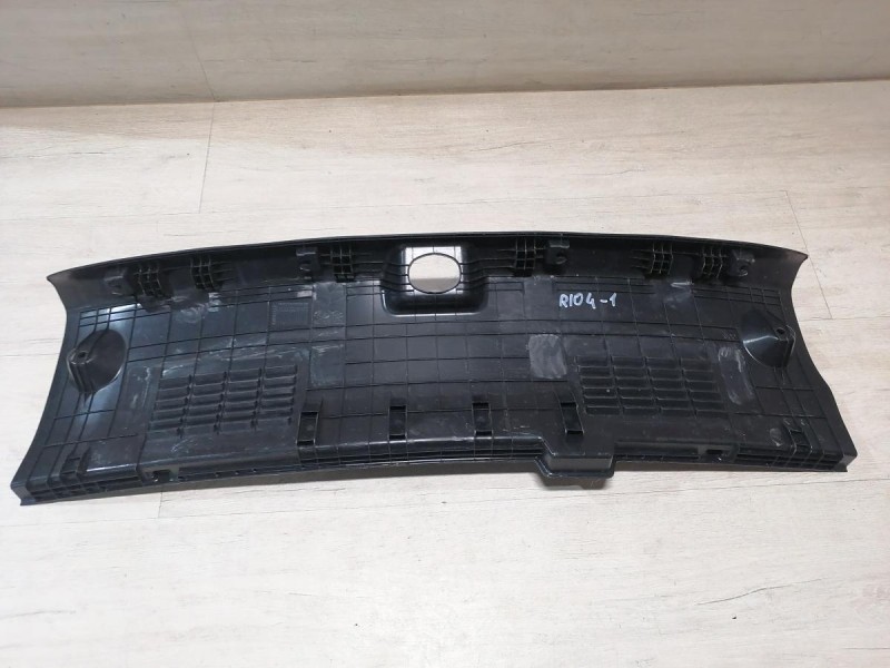 Rio 4 №1 обшивка задней панели накладка