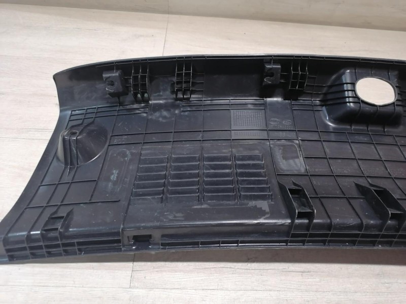 Rio 4 №1 обшивка задней панели накладка