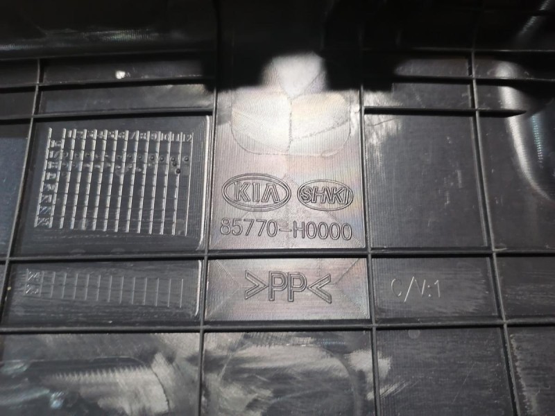 Rio 4 №1 обшивка задней панели накладка