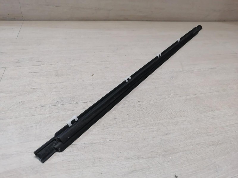 Rio 4 №1 бархотка наружная передняя левая