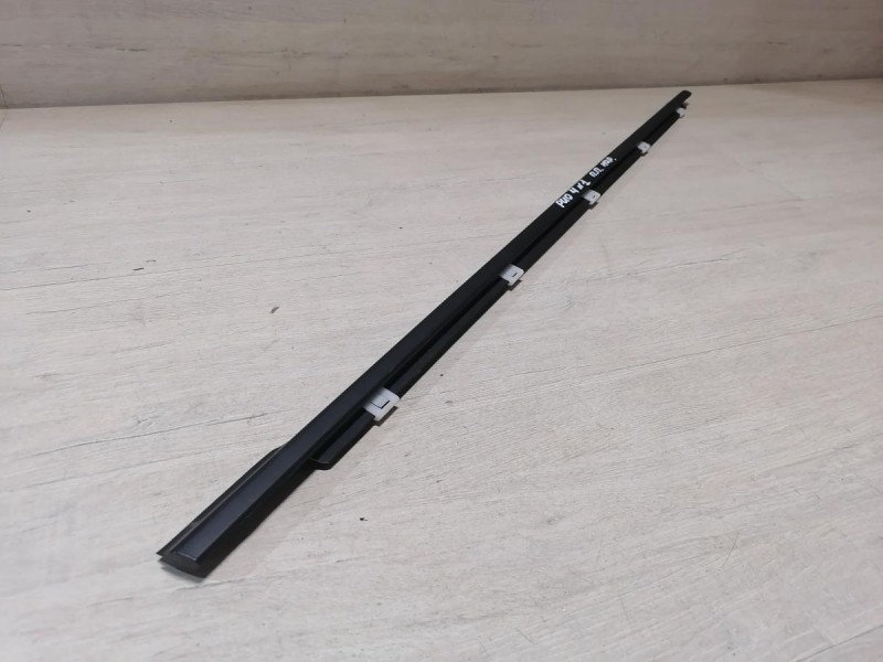 Rio 4 №1 бархотка наружная передняя правая