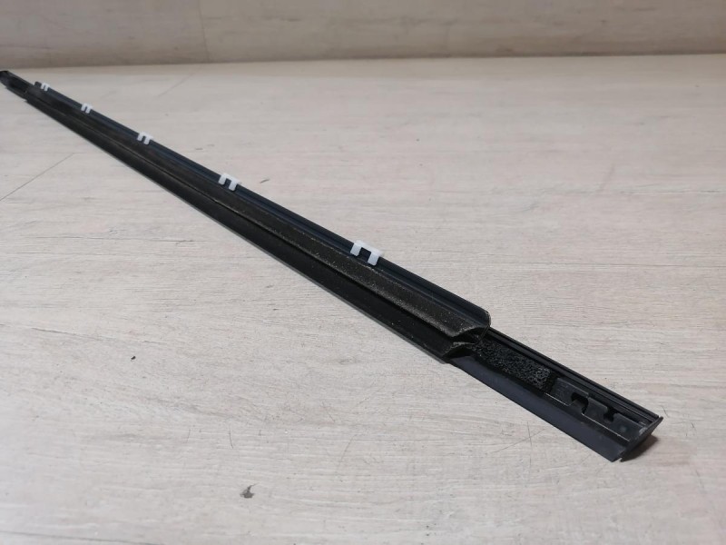 Rio 4 №1 бархотка наружная задняя правая