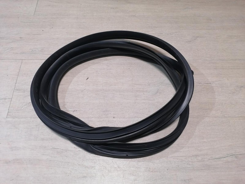 Rio 4 №1 уплотнитель дверного проема передний правый