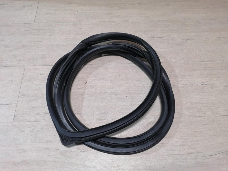 Rio 4 №1 уплотнитель дверного проема задний правый