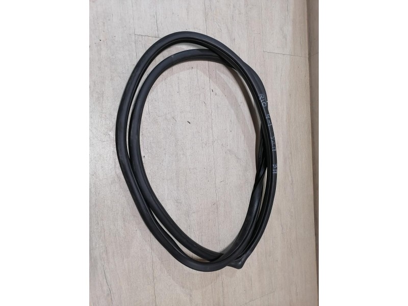 Rio 4 №1 уплотнитель дверного проема задний правый деф