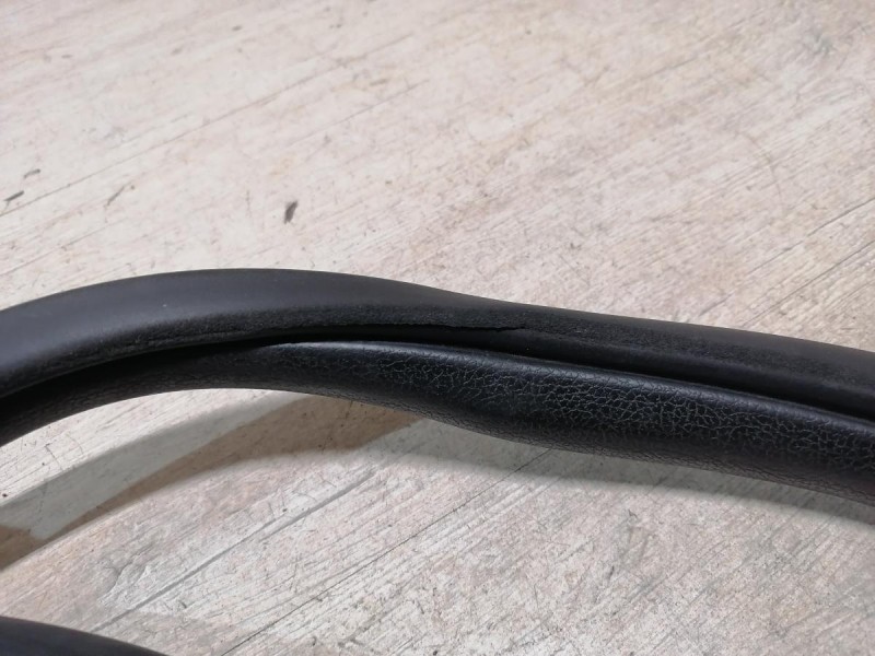 Rio 4 №1 уплотнитель дверного проема задний правый деф