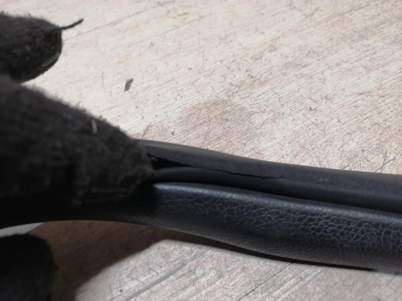 Rio 4 №1 уплотнитель дверного проема задний правый деф