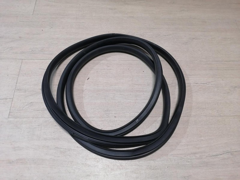 Rio 4 №1 уплотнитель дверного проема задний левый