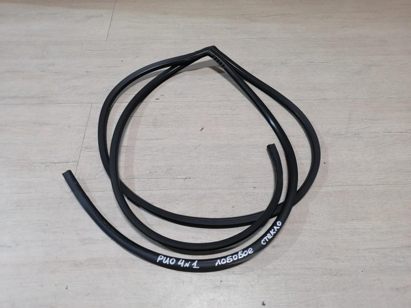 Rio 4 №1 молдинг лобового стекла