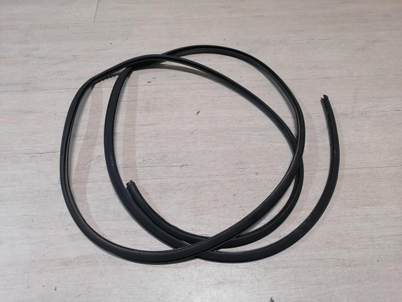 Rio 4 №1 молдинг лобового стекла