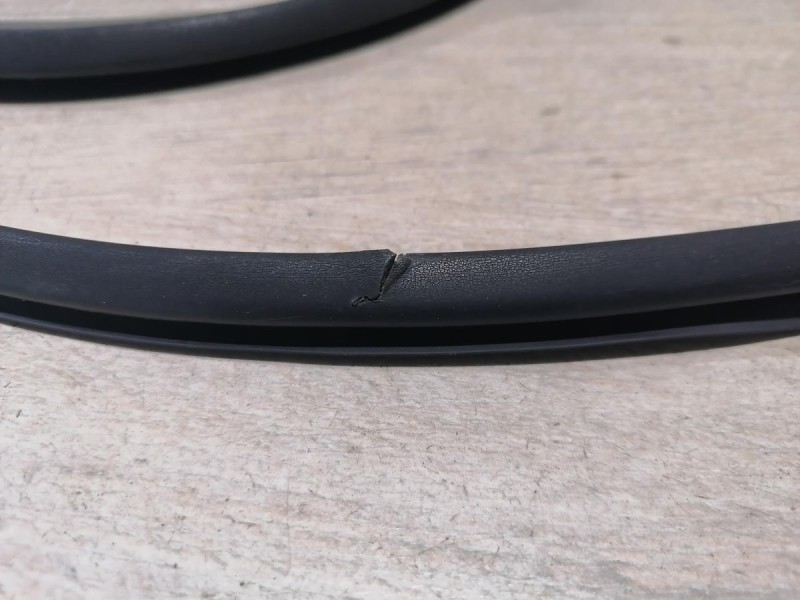 Rio 4 №1 молдинг лобового стекла