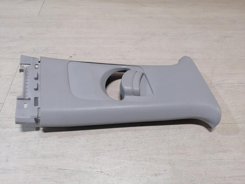 Rio 4 №1 обшивка средней стойки верхняя правая