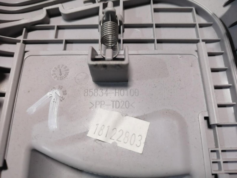 Rio 4 №1 обшивка средней стойки верхняя левая