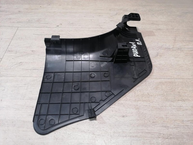 Rio 4 №1 обшивка передней стойки нижняя левая